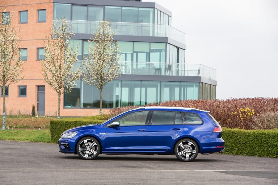  Volkswagen Golf R Estate 2017 года  (UK) (фото 31 из 31)